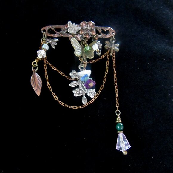 Vintage coppery metal chatelaine style brooch chains, butterflies & beads - Picture 2 of 8